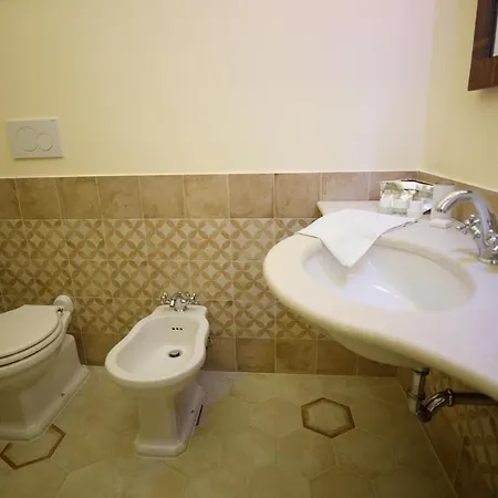 Palazzo Introna فندق مبيت وإفطار 3*