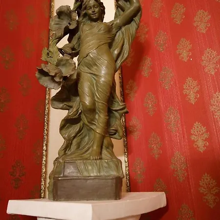 Palazzo Introna 3* Mola di Bari