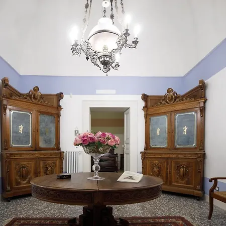 Palazzo Introna فندق مبيت وإفطار