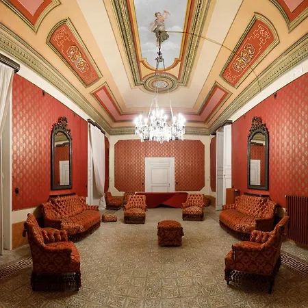 Palazzo Introna فندق مبيت وإفطار 3*