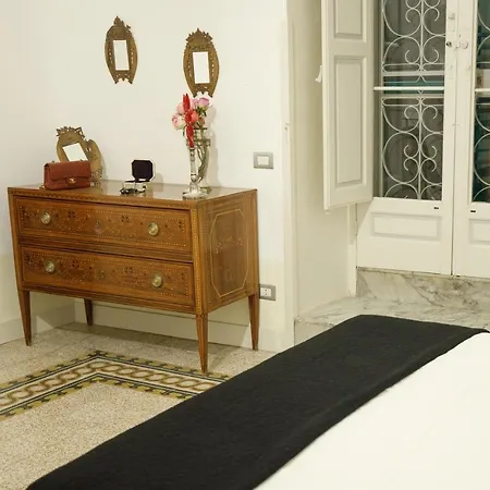 Palazzo Introna فندق مبيت وإفطار 3*