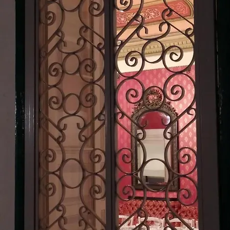 לינה וארוחת בוקר Palazzo Introna *