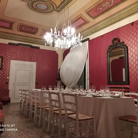 Palazzo Introna فندق مبيت وإفطار