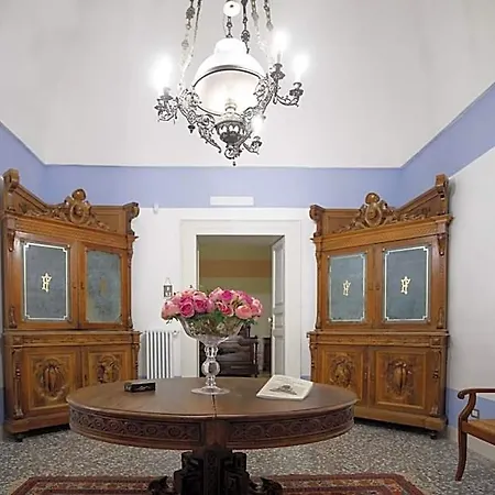 Palazzo Introna 3* Mola di Bari