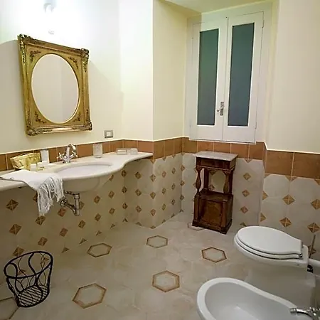 Palazzo Introna 3* Mola di Bari
