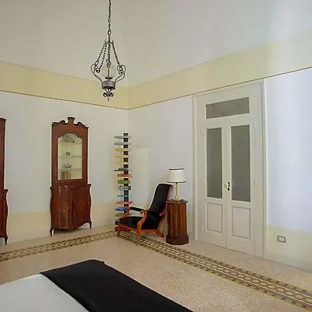Palazzo Introna Bed & Breakfast