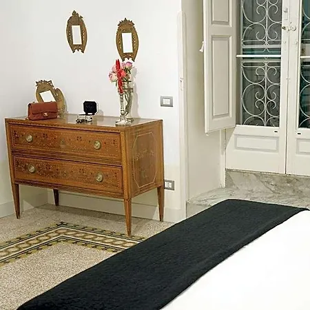 Palazzo Introna Bed & Breakfast Mola di Bari