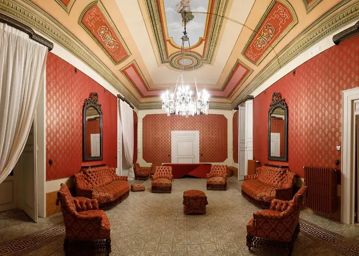 Palazzo Introna לינה וארוחת בוקר 4*