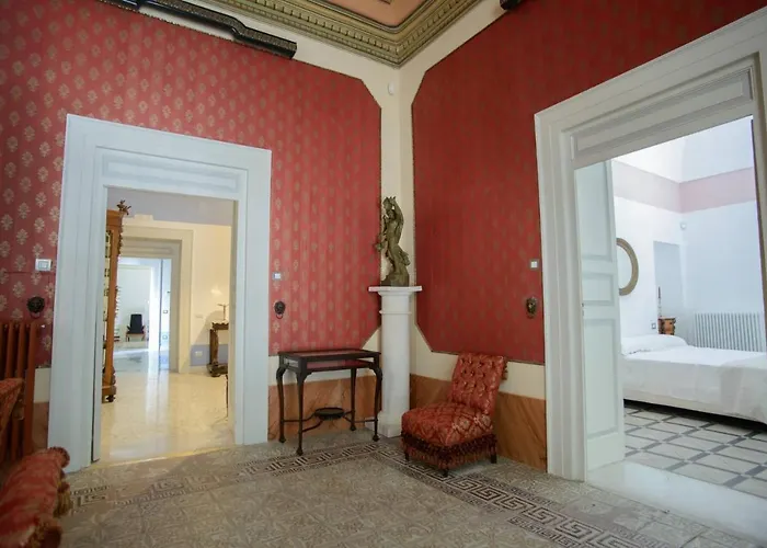 Palazzo Introna Bed & Breakfast 4*