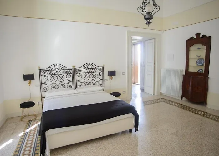 Palazzo Introna 4* מולה די בארי