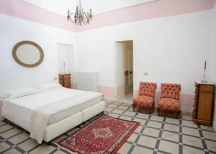 לינה וארוחת בוקר Palazzo Introna 4*